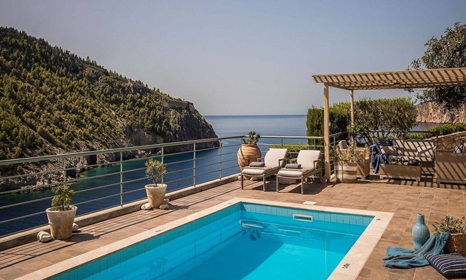 Frourion Villa | Premium Kefalonia Villa | Villa Hevlaska | 2 Bedrooms | Seafront