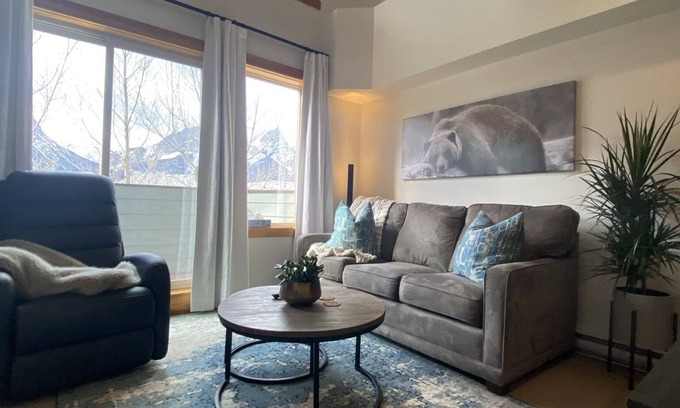 Canmore Condo | Premium Mountain Views! One bedroom Penthouse Condo in The Lodges at Canmore
