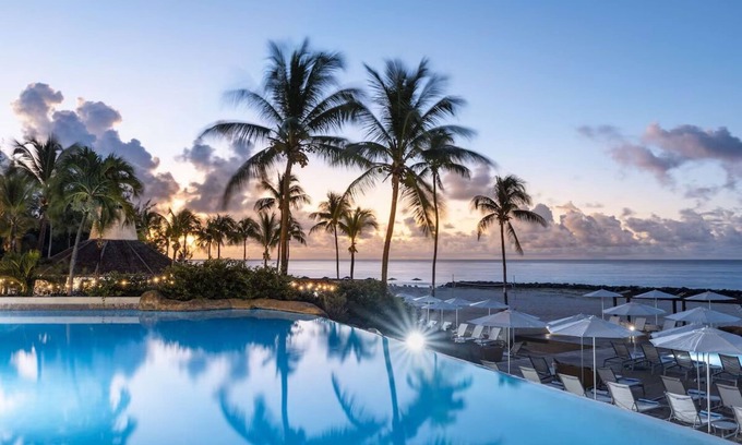 Garrison Historic Area Hotel | Premium Ocean View 1 King Bed