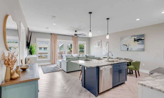 Upper Grand Lagoon Apartment | Premium Retreat w/Pickleball Court