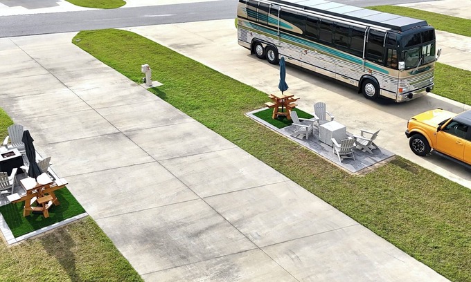 Oak RV Rental | Premium RV Pull-Thru Site 🏖️Near Beaches🌊Allows Boats 🚤!