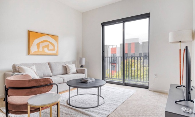 The Villas Apartment | Premium Santana Row 1BR w/Gym & Pool, 10 mins to Google, by Blueground