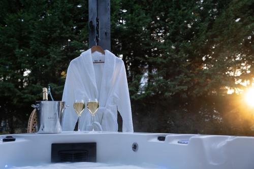 Pleyber-Christ Villa | Premium suite with jacuzzi
