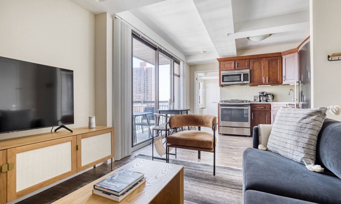 Upper East Side Apartment | Premium UES 1BR w/Gym near Carl Schurz Park, by Blueground