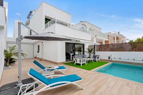 San Pedro del Pinatar Apartment | Premium Villa Mia heated pool
