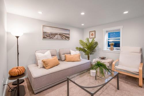 West Point Grey Apartment | Prestigious 2 Bedrooms 2 Baths in West Point Grey