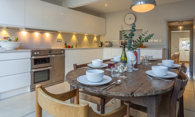 Brancaster Apartment | Pretty cottage which is a 10 minute walk away from Brancaster's beach