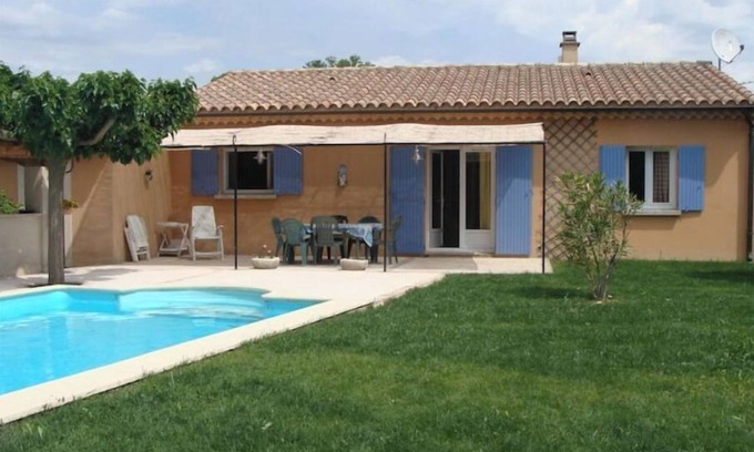 Valreas House | Pretty villa with private pool
