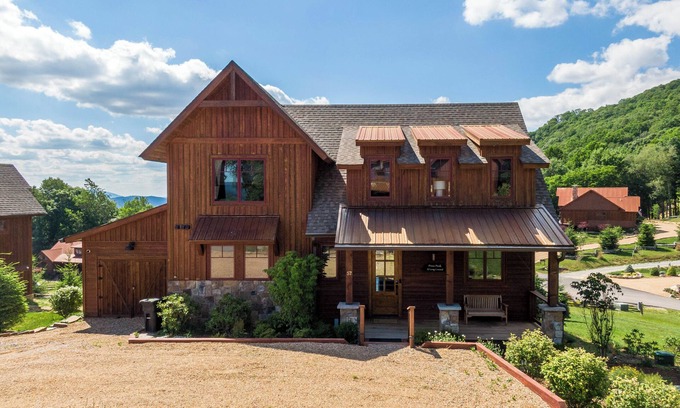 Banner Elk House | Price Peak - Eagles Nest Village, great views, hot tub, and pet friendly