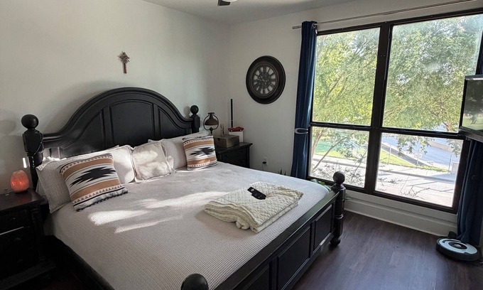 Dallas Apartment | Prime and convenient 1-bedroom apartment in fabulous Oak Lawn Dallas!