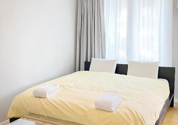Tiergarten Apartment | Prime Comfort Apartment with Balcony & Free Parking
