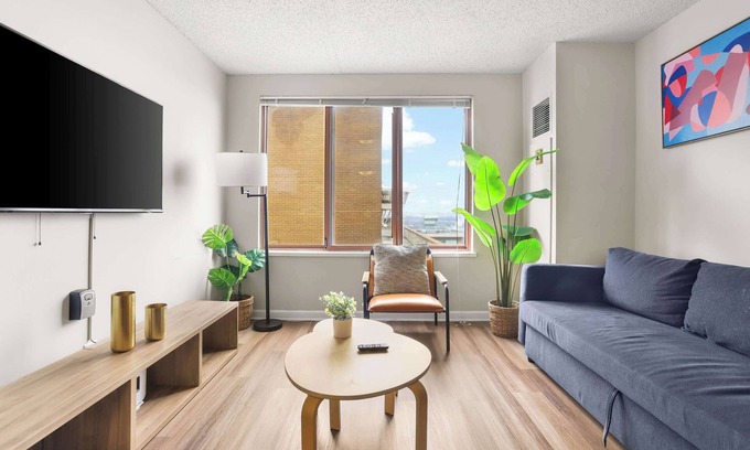 Arlington Apartment | Prime Location | Apartment Steps from Metro