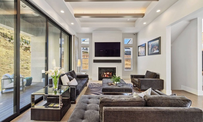 Lehi House | Prime Location Luxury – Minutes from Shopping, Lakes & Park City