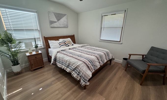 Harbor House | Prime Location! Mid-Century Short-Term Rental near Long Beach Landmarks