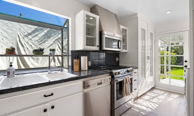 Culver - West House | Prime Mar Vista location, 10 mins To The Beach