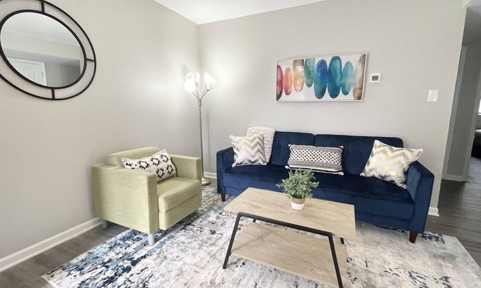 Durham Apartment | ★Prime Place ★ King Bed ★ Duke ★ Long Term Stays★