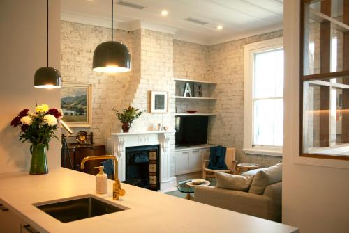 Ponsonby Apartment | Prime Ponsonby l Rebuild l Amazing Apt Central