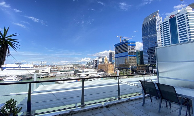 Auckland Central Business District Apartment | Princes Wharf: Waterfront Sea & Harbour Views Hotel Apartment