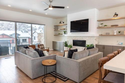 Deer Mountain House | Pristine 3BR with Hot Tub 15min to Park City