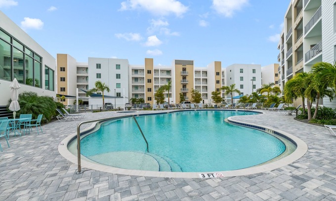 North Trail Condo | Pristine Clean New Condo, 1 Mile from Downtown Sarasota