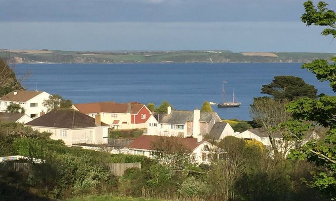 Saint Austell Bay Apartment | PRISTINE MODERN APARTMENT, PRIVATE BEACH, STUNNING SEA VIEW. LAST MINUTE 25% OFF