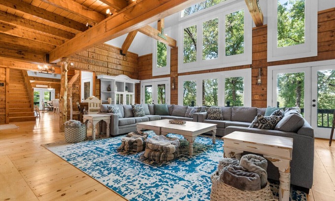 Saddlebrooke House | Private Retreat with Majestic Views - Just 15 Minutes from Branson