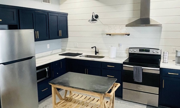 Mid City South Condo | Private 1 br condo | 5mi to LSU | 3mi to Downtown