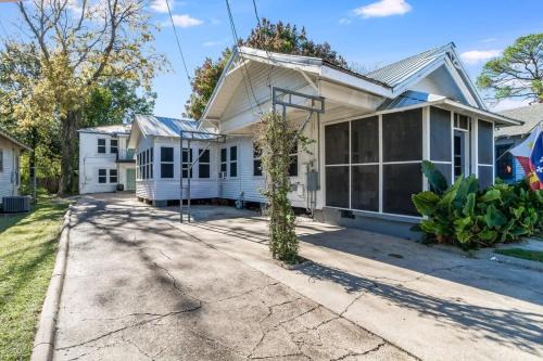 Freetown - Port Rico House | Private 1BR Suite Walk to Downtown Lafayette