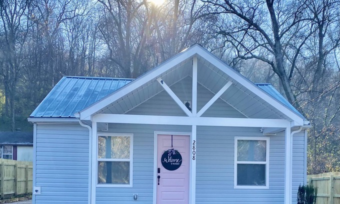 Downtown Knoxville House | Private 2mile UT, Worlds Fair Park, Thompson Boling Arena