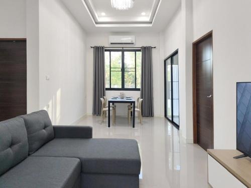 Phra Lap House | Private 3BR House with Garden & Canal for longStay