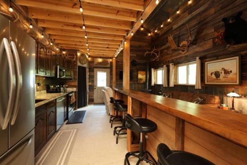 Bays House | Private 600 Acres WiFi Hot Tub Wolf Pen