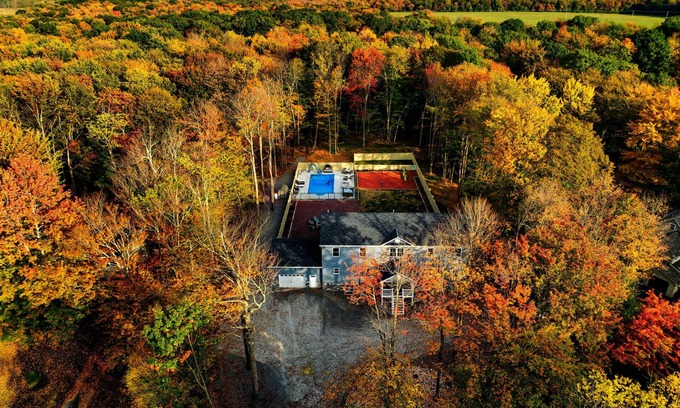 Tunkhannock Township House | Private 6BR Mountain Mansion w/Hot Tub & Fire Pit