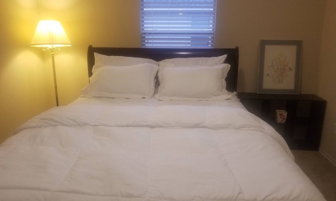 Pflugerville Bed & Breakfast | Private and comfortable hideaway room: upstairs fully decorated & self contain.