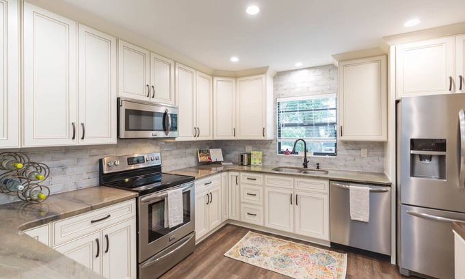 Hyde Park House | Private and Cozy w/hot tub, only a few blocks from Hyde Park Village