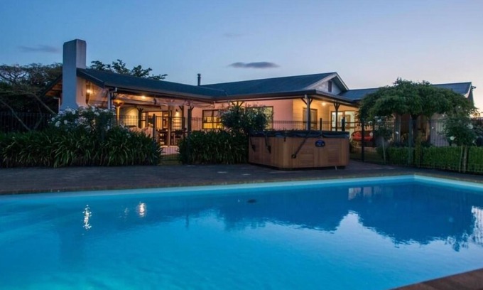 Parkvale House | Private and Tranquil, Village Outskirts