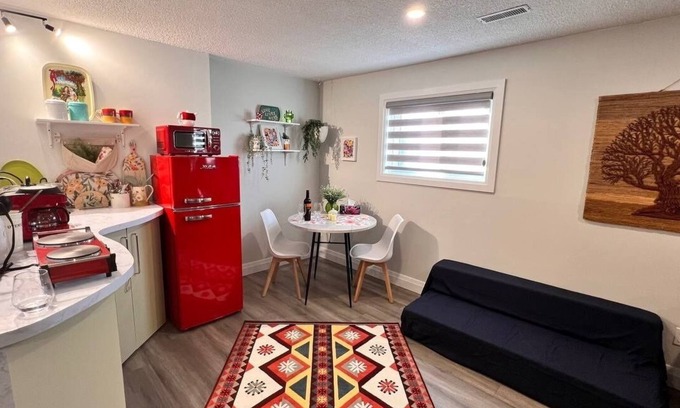 LaSalle Apartment | Private Bachelor Unit close to St. Clair College walking distance
