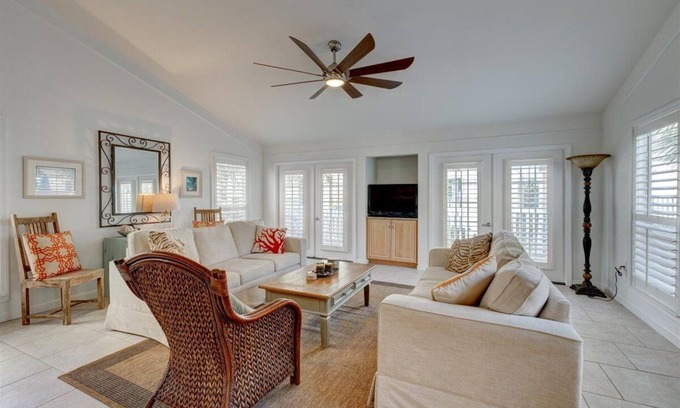 Holiday Isle Villa | Private Beach Villa! FREE BEACH CHAIRS, 5 pools, hot tubs, and Free Par 3 golf!