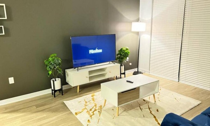 Fountain Square Apartment | Private Bedroom Fountain Square - Shared
