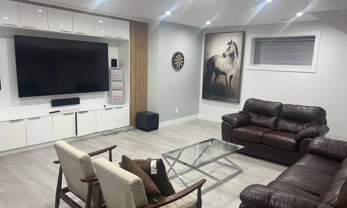 Southeast Edmonton House | Private Brand New Guest Suite