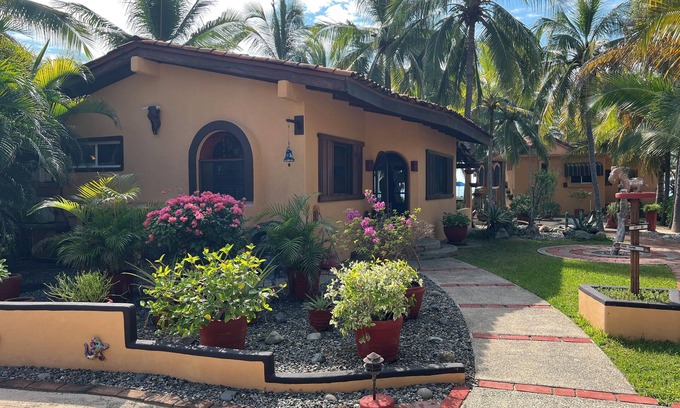 Barra de Potosi House | Private bungalow on the beach with WiFi and AC in Playa Blanca, Zihuatanejo