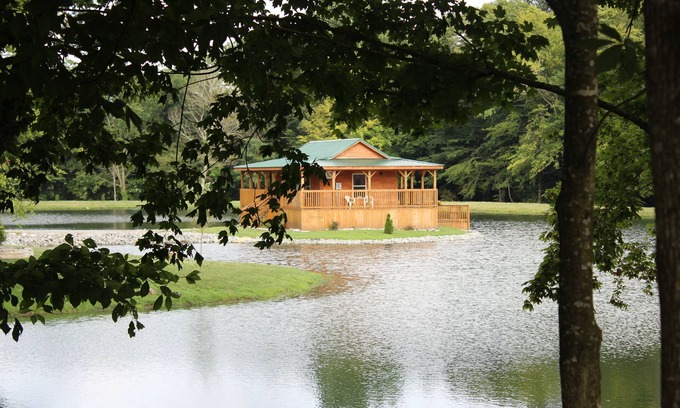 Russell Springs Cabin | Private Catch And Release Lake-Boat Rental Included! Close to Lake Cumberland!