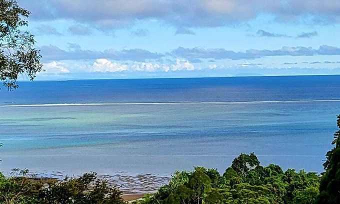 Deuba House | Private Cool Tropical Rain forest Hide away 5 min walk to the beach and resort