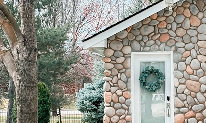 Eagle Cottage | Private Cottage - 1 BD, 1BA + Kitchen + TV Room - Eagle, ID