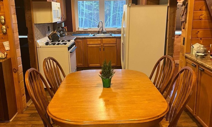 Pittsburg Cottage | Private, cozy and quiet with direct trail access