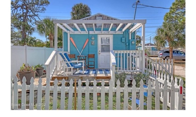 Tropic Cottage | Private Deck with a Riverview, Studio Cottage