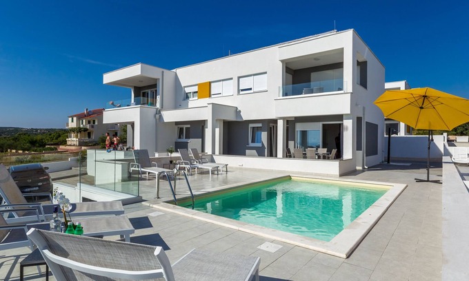 Novalja House | Private Deluxe Villa with Pool for 24
