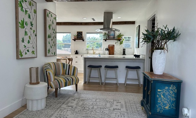 Allapattah Apartment | Private duplex (second floor) centrally located to beaches and the city of Miami.