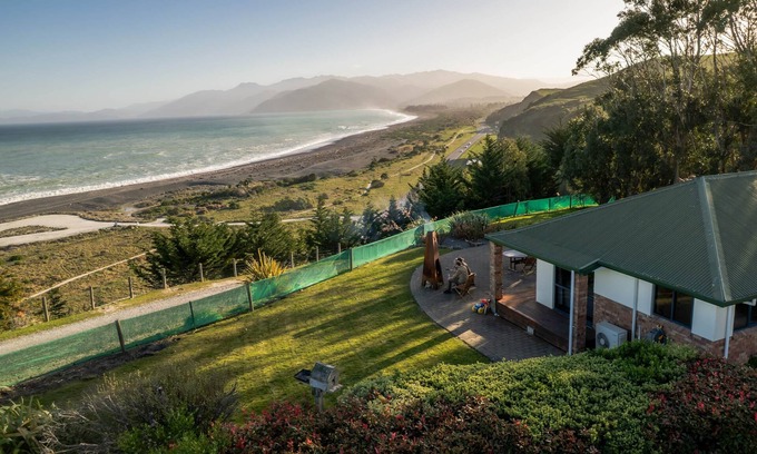 Kaikoura House | Private | Expansive Ocean and Mountain Views - KK2140, Private | Expansive Ocean and Mountain Views