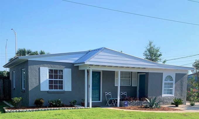 Thomas Drive House | Private Family sized Beach House! Short drive to the white sand beaches!