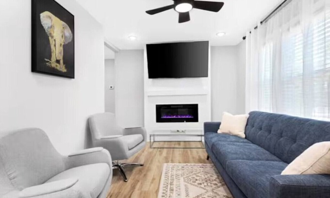 Atlanta Apartment | Private Fenced Yard Fireplace Free Parking